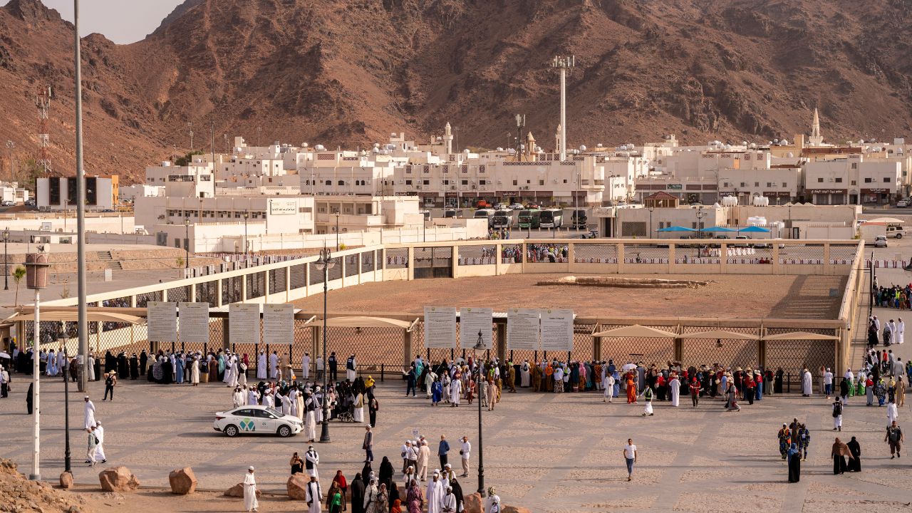 Saudi Arabia Umrah visa 2026 — new 365-day multiple-entry permit with 90-day cumulative stay via Nusuk platform