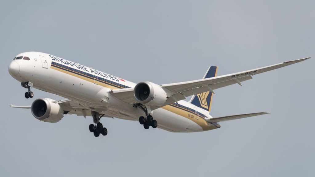 Singapore Airlines Typhoon Dolphin: Shanghai Flights Disrupted as Red Alert Issued
