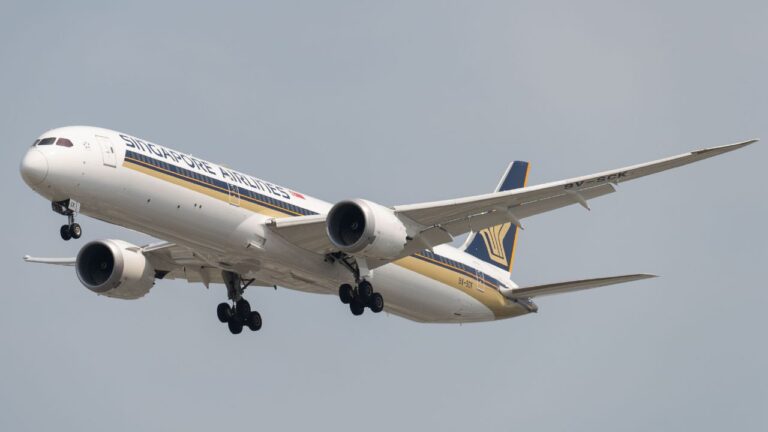 Singapore Airlines Typhoon Dolphin: Shanghai Flights Disrupted as Red Alert Issued