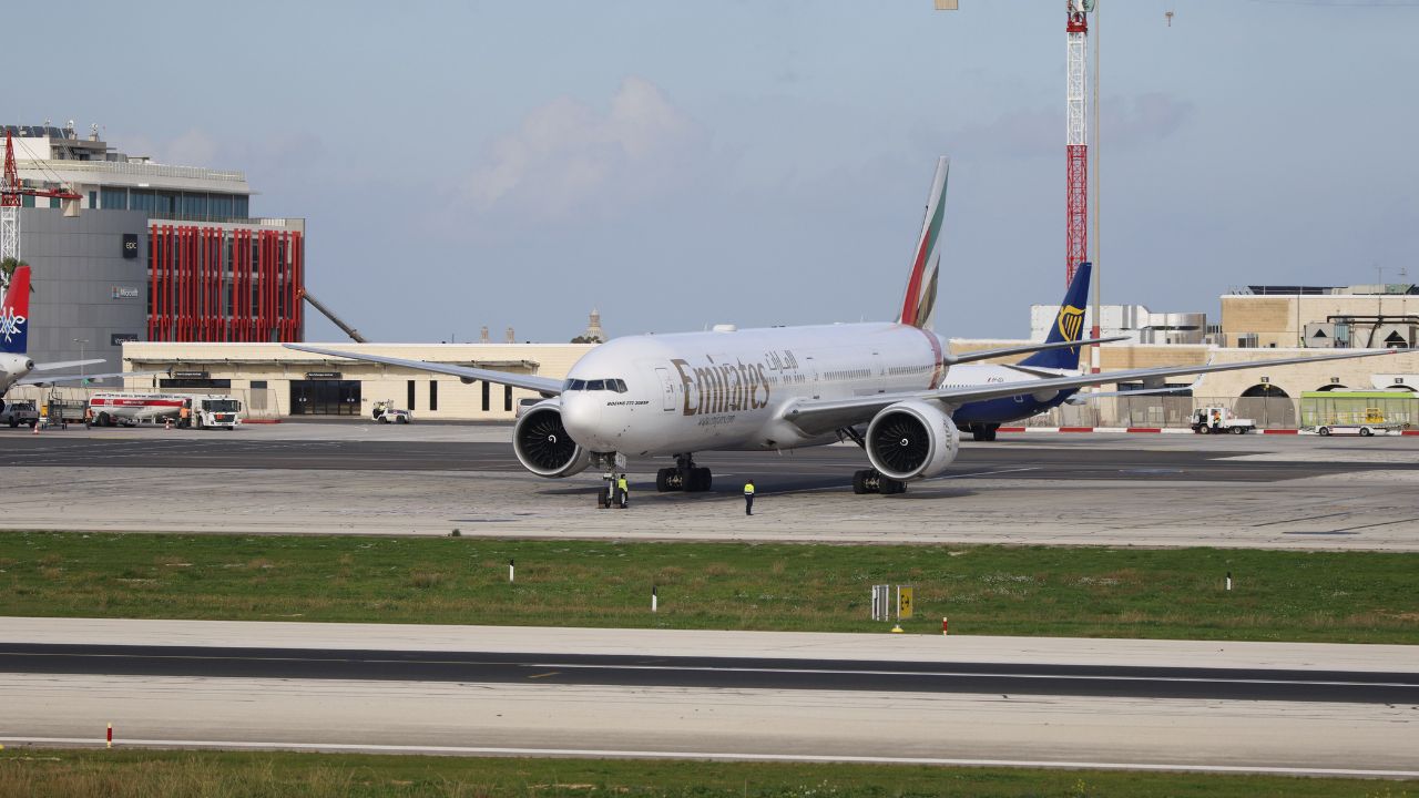 UAE Flight Cancellations August 7: Kuwait, Bahrain Routes Still Disrupted — Qatar Airways Resumes Tomorrow