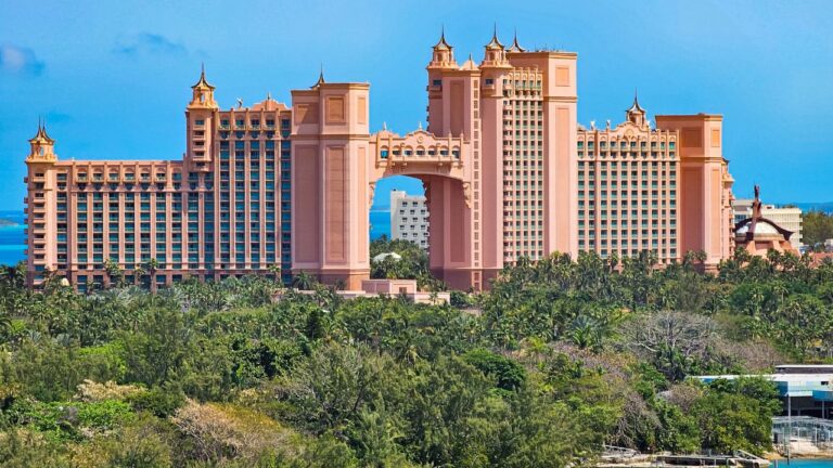 Atlantis The Royal Dubai 2026: World No.4, Best Middle East Hotel, Best Beach Hotel