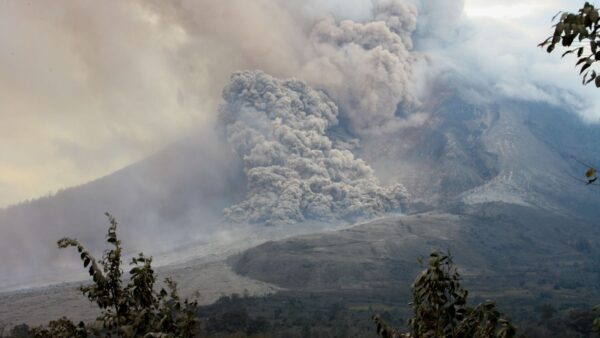 Jakarta Airport Krakatau 2026: Soekarno-Hatta Closed Until 6PM, 270,000 Stranded