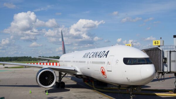 UAE Flights Disruption 2026: SpiceJet India Routes Delayed, Air Canada Suspends to March 2027